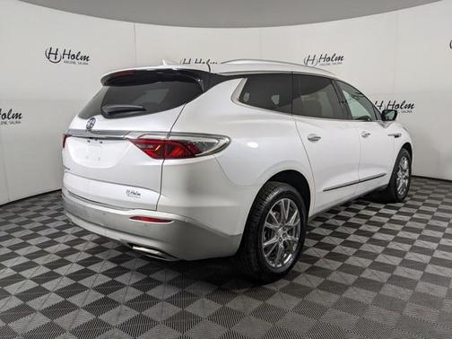 2022 Buick Enclave Essence