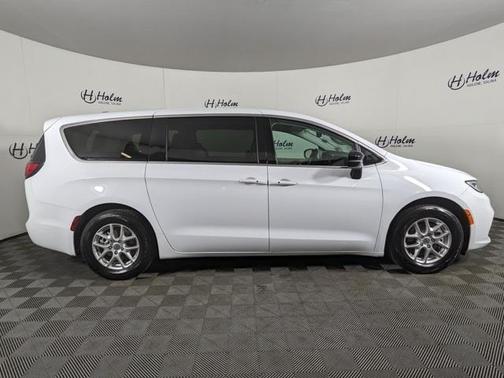 2024 Chrysler Pacifica Touring-L