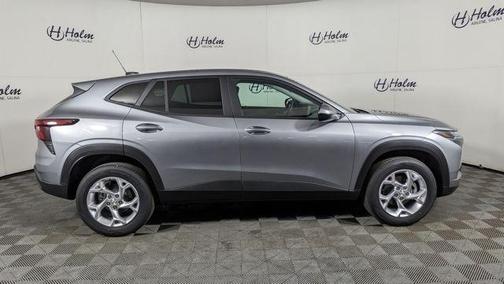 Sterling Gray Metallic 2026 Chevrolet Trax LS