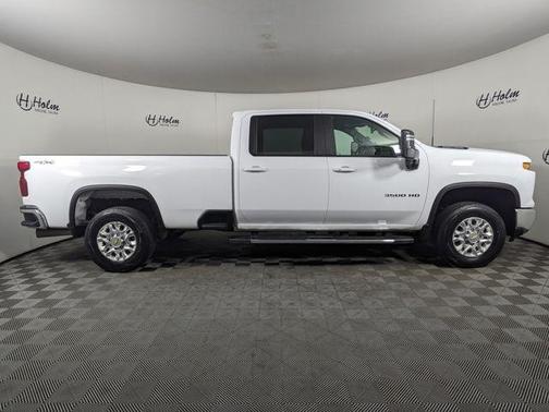 Summit White 2025 Chevrolet Silverado 3500 LT