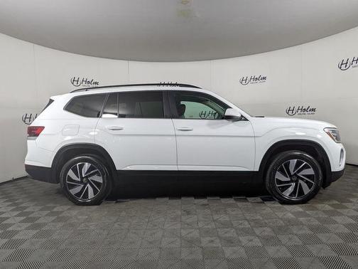 Pure White 2025 Volkswagen Atlas 2.0T SE