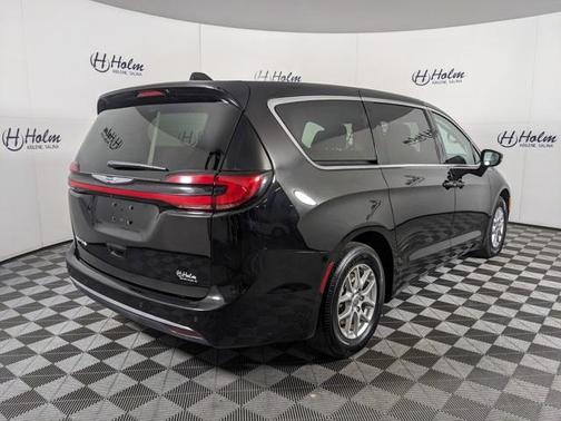 2024 Chrysler Pacifica Touring-L