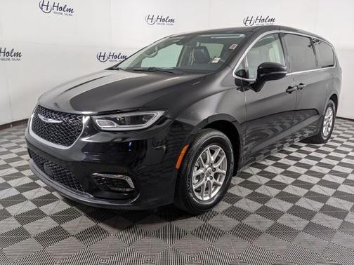 2024 Chrysler Pacifica Touring-L