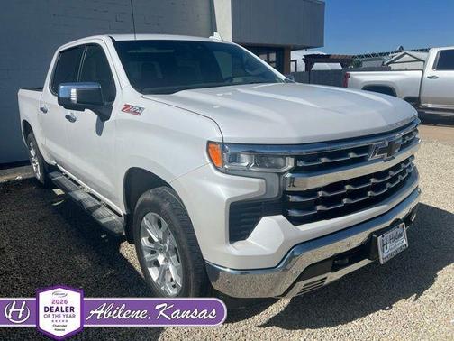 Iridescent Pearl Tricoat 2022 Chevrolet Silverado 1500 LTZ