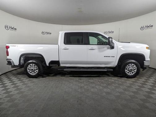 Summit White 2025 Chevrolet Silverado 2500 LT