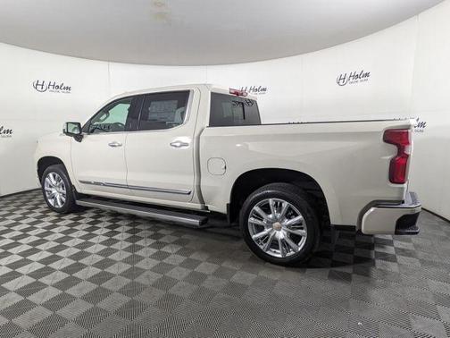 White Sand 2026 Chevrolet Silverado 1500 High Country