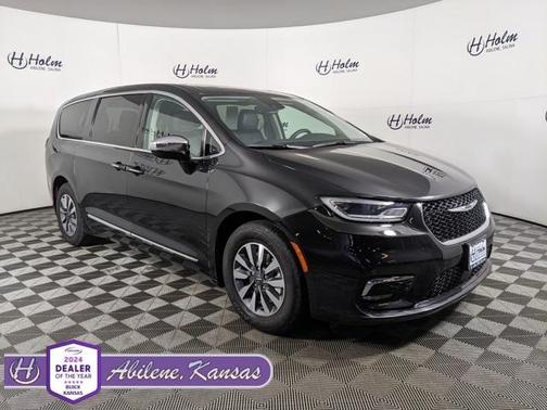 2023 Chrysler Pacifica Hybrid Limited