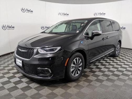 2023 Chrysler Pacifica Hybrid Limited