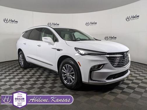 2022 Buick Enclave Essence