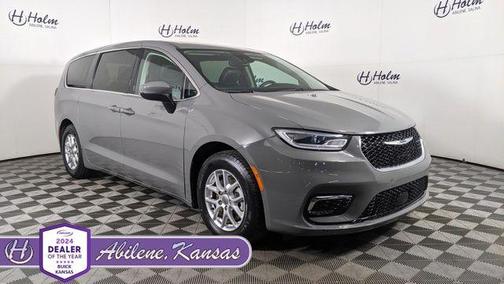 2023 Chrysler Pacifica Touring-L