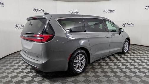 2023 Chrysler Pacifica Touring-L