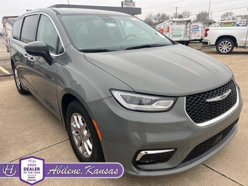 2023 Chrysler Pacifica Touring-L