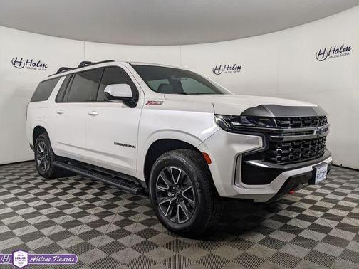 Iridescent Pearl Tricoat 2021 Chevrolet Suburban Z71