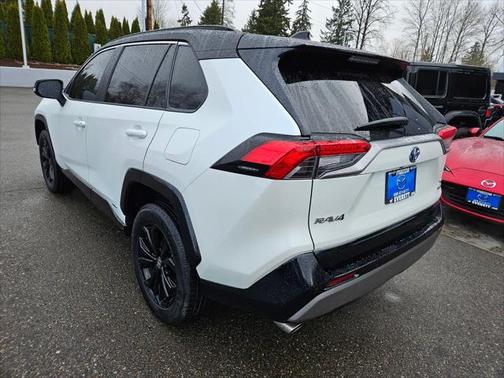 2022 Toyota RAV4 Hybrid SE