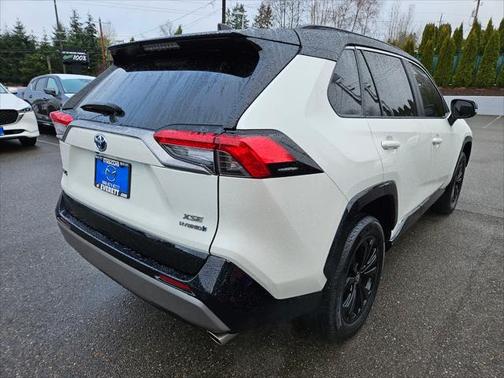 2022 Toyota RAV4 Hybrid SE