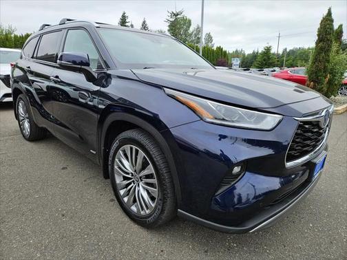 2022 Toyota Highlander Hybrid Platinum