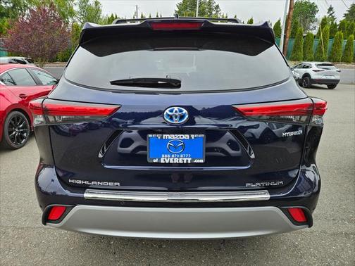 2022 Toyota Highlander Hybrid Platinum