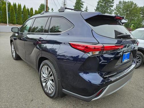 2022 Toyota Highlander Hybrid Platinum