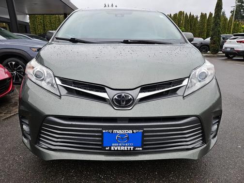 2020 Toyota Sienna XLE