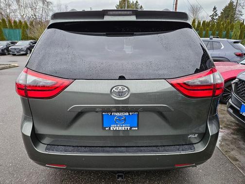 2020 Toyota Sienna XLE