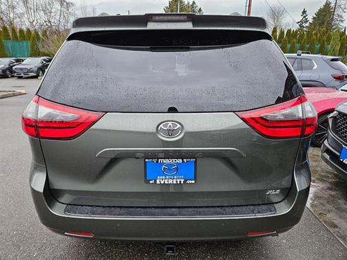 2020 Toyota Sienna XLE