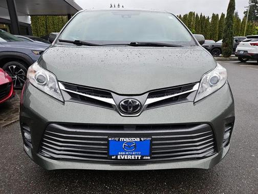 2020 Toyota Sienna XLE