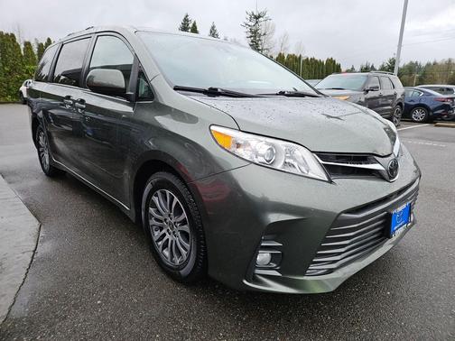 2020 Toyota Sienna XLE