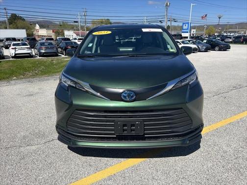2023 Toyota Sienna LE