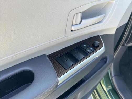 2023 Toyota Sienna LE