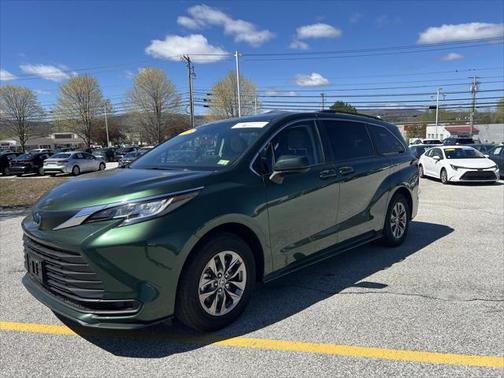 2023 Toyota Sienna LE