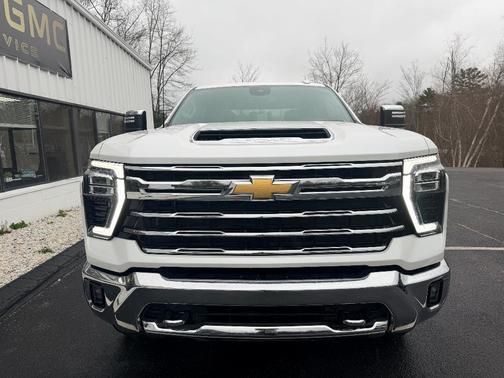 Iridescent Pearl Tricoat 2024 Chevrolet Silverado 2500 LTZ