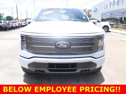 2025 Ford F-150 Lightning LARIAT