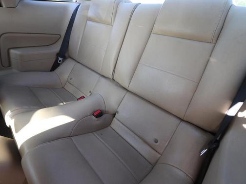 Red 2006 Ford Mustang Base