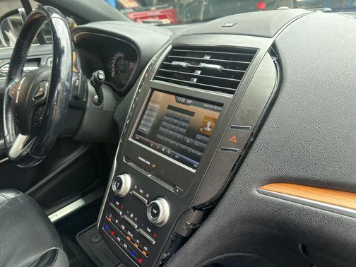 Tuxedo Black Metallic 2015 Lincoln MKC Base