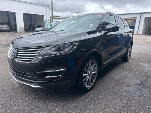 Tuxedo Black Metallic 2015 Lincoln MKC Base