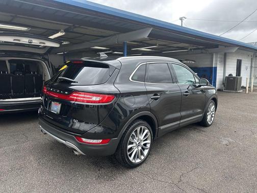 Tuxedo Black Metallic 2015 Lincoln MKC Base