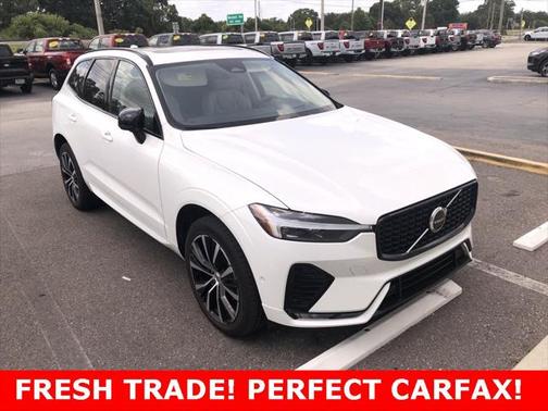 2024 Volvo XC60 B5 Ultimate Dark Theme