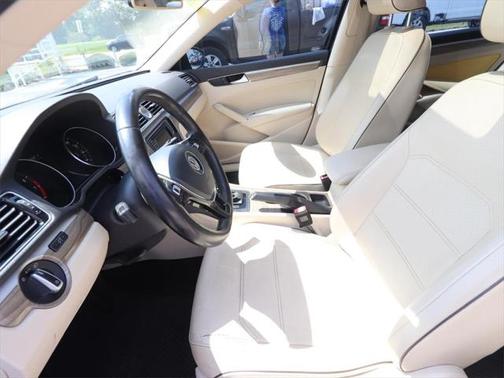 2017 Volkswagen Passat 1.8T SE