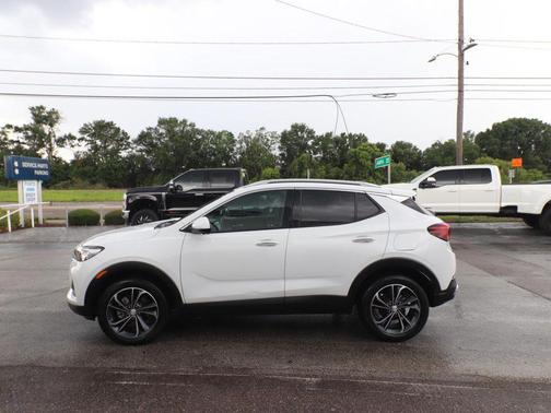 Summit White 2021 Buick Encore GX Essence