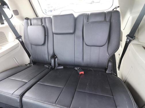 Brilliant Black Crystal Pearlcoat 2014 Chrysler Town & Country Touring-L
