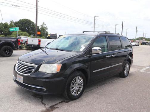 Brilliant Black Crystal Pearlcoat 2014 Chrysler Town & Country Touring-L