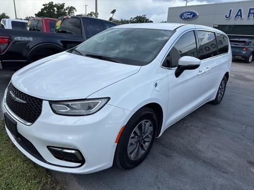 2023 Chrysler Pacifica Hybrid Touring L