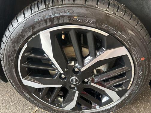 Gun Metallic 2024 Nissan Versa 1.6 S