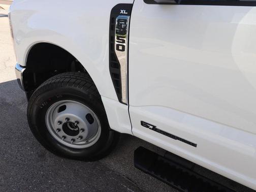 Oxford White 2026 Ford F-350 XL