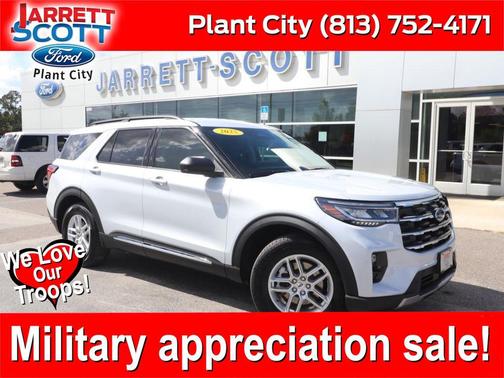 Space White Metallic 2025 Ford Explorer Active