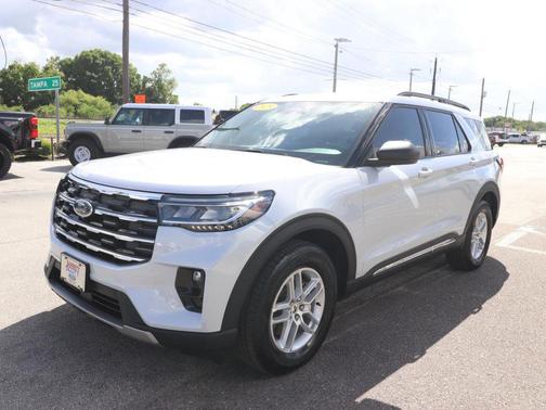 Space White Metallic 2025 Ford Explorer Active