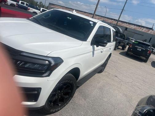 Star White Metallic Tri-Coat 2023 Ford Expedition Timberline