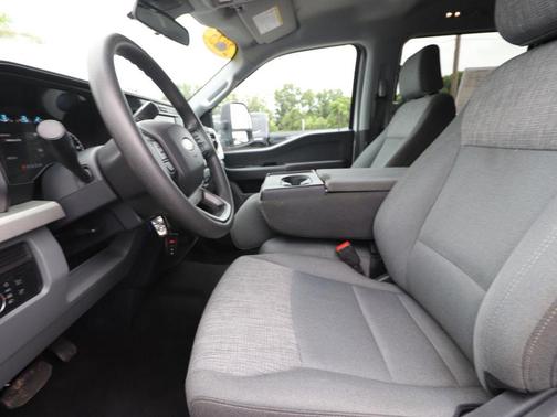 Oxford White 2025 Ford F-350 XLT