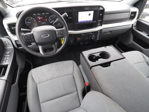 Oxford White 2025 Ford F-350 XLT