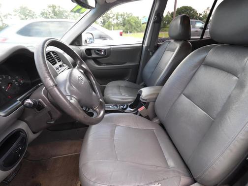 Silver 2004 Hyundai SANTA FE GLS